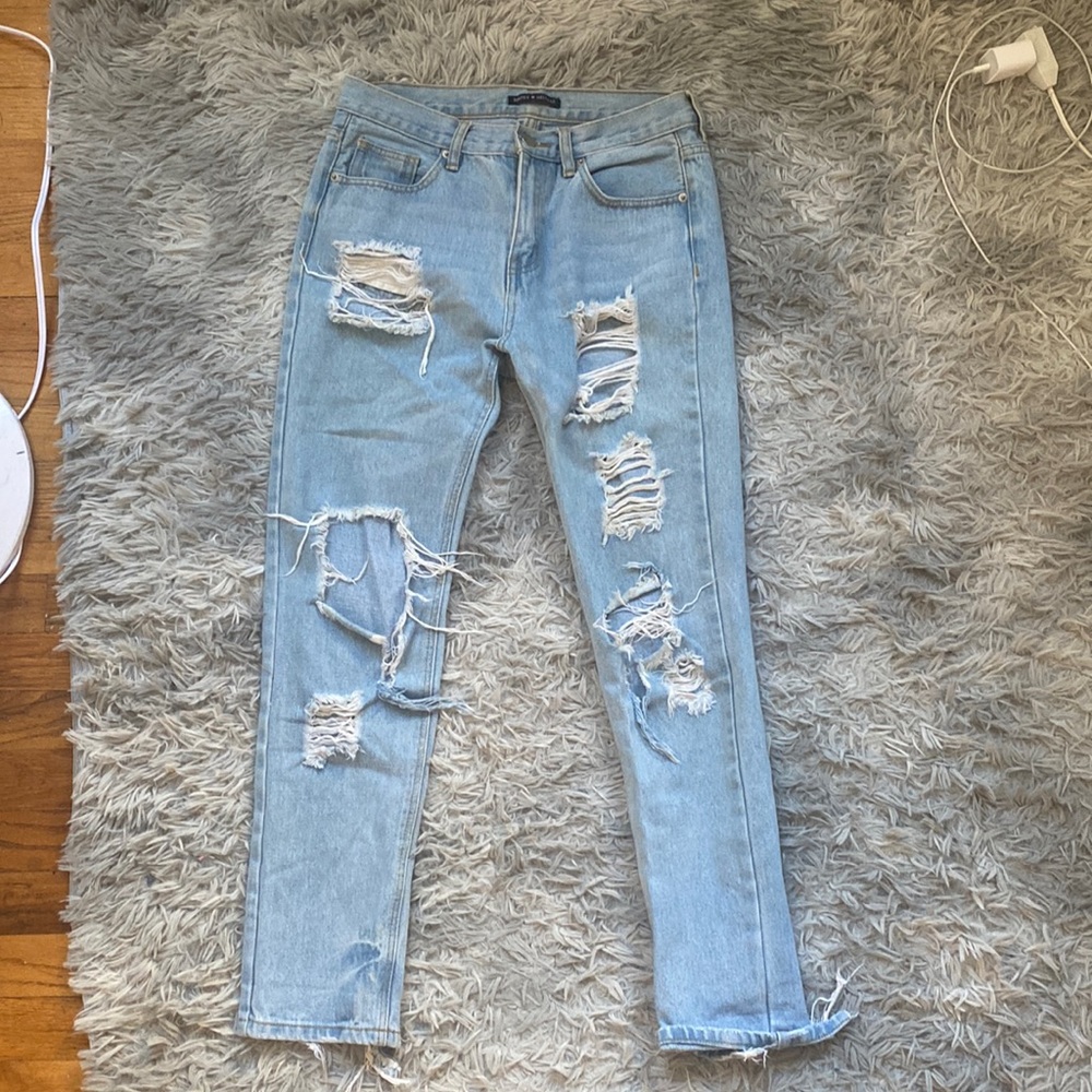 Boyfriend jeans with rips